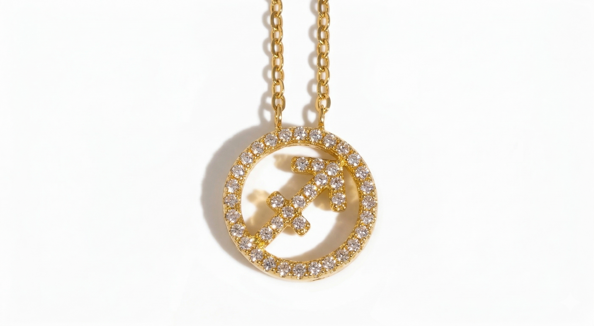 Sagittarius zodiac pendant in 18k gold vermeil with lab-grown moissanite center stone - Arvea Jewelry